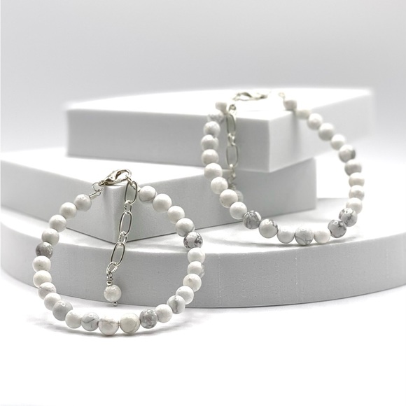 Genuine Natural Howlite Bracelet - Picture 8 of 13